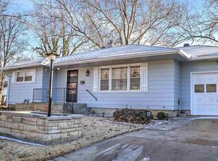 815 W 7th St, Newton, KS 67114