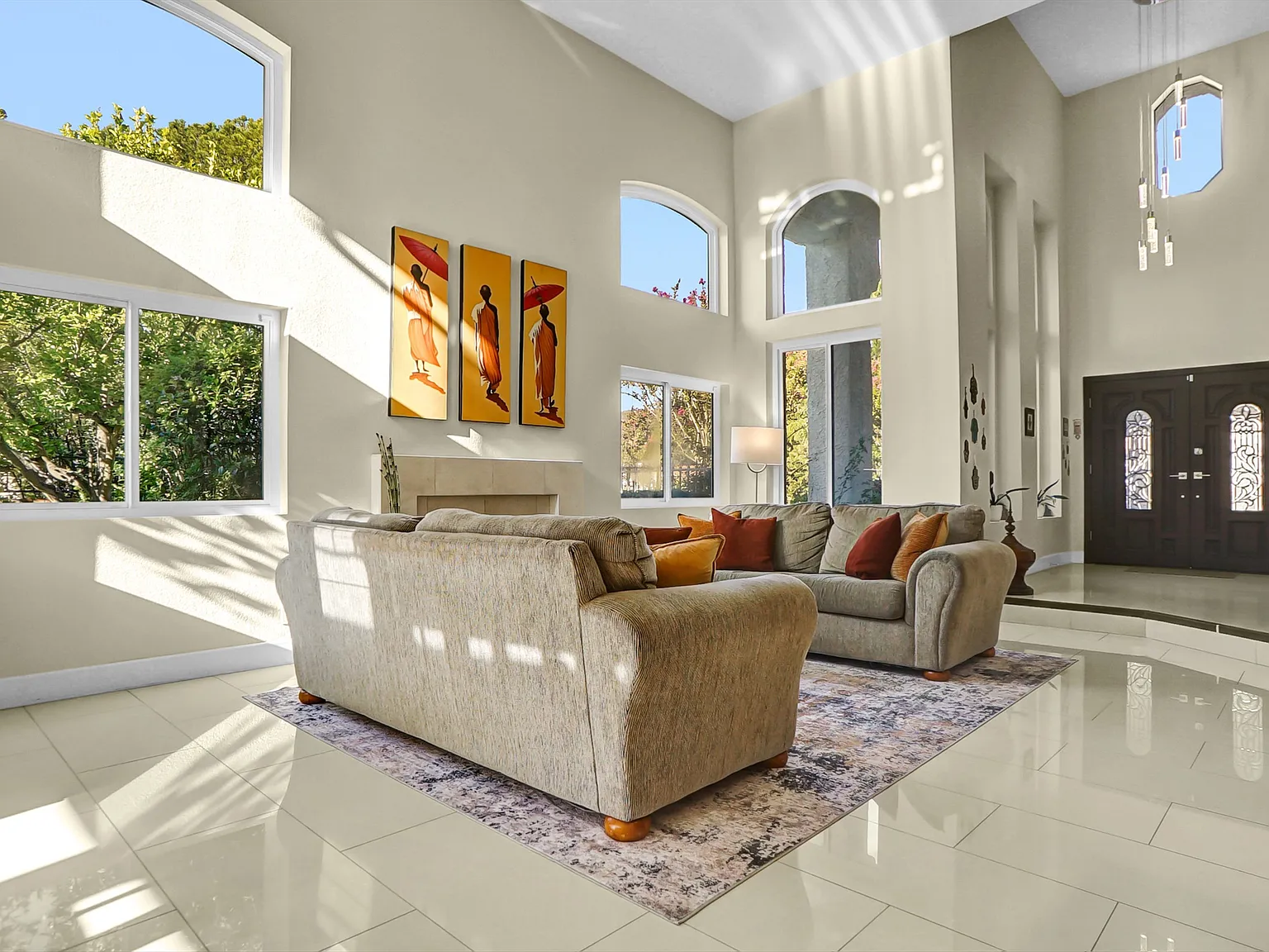 5 bed, 3670 sqft, $11,000 — Photo 3