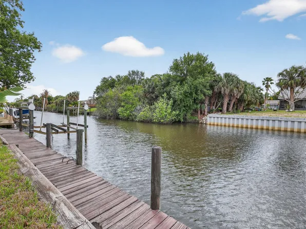 320 NE Surfside Avenue, Port St Lucie, FL 34983
