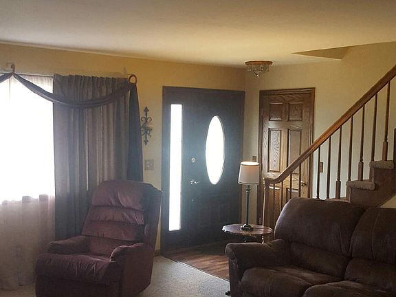 4th image of 435 Mountain Ash St