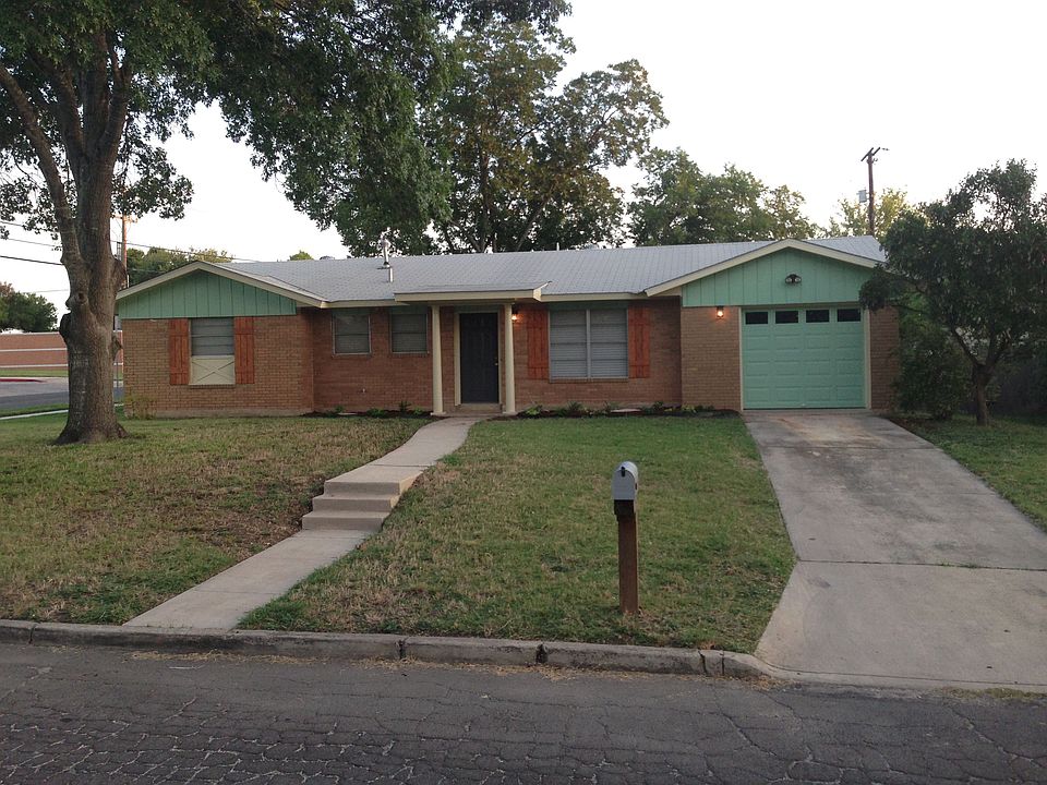Front yard & House View
