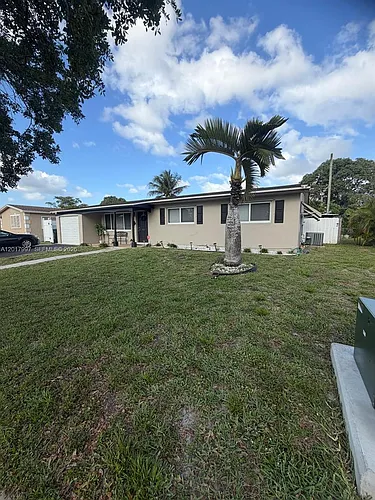 621 SW 71st Ter Photo 1