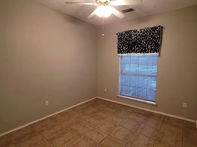 6105 Brookfall Dr — Photo 8