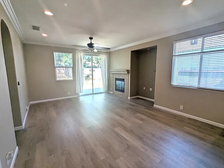 5042 Jurgenson Way — Photo 4