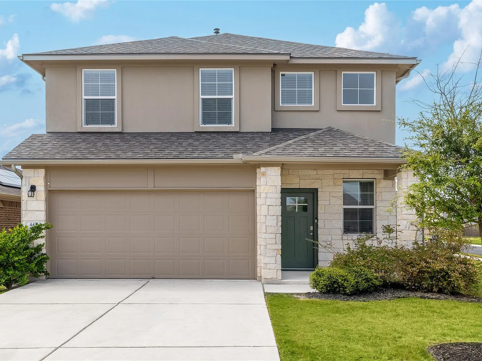 5 bed, 3.0 bath, 2624 sqft, $2,600 — Photo 1