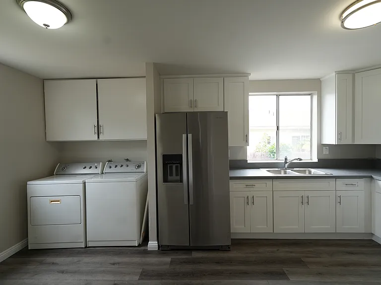 457 W Sepulveda St — Photo 14
