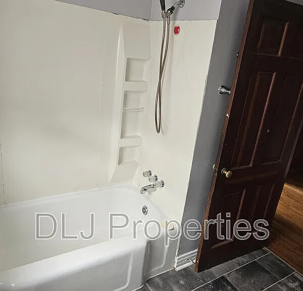 816 Andrew Johnson Hwy — Photo 12