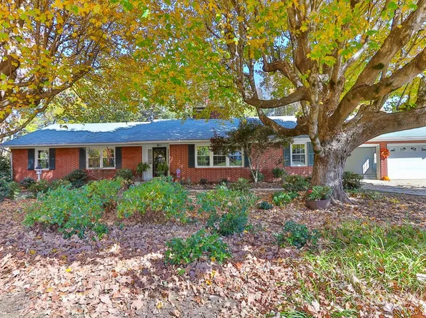 1009 Randolph Cir SE, Lenoir, NC 28645