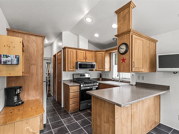 5th image of 85 Revett Drive UNIT 100