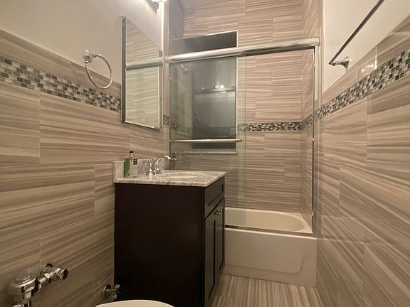 5th image of 35 W 64th St #8C