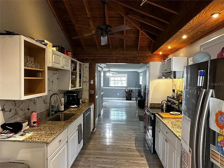 724 NE 17th Ave — Photo 13