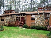 1st image of 2545 Arthurs Ct NE
