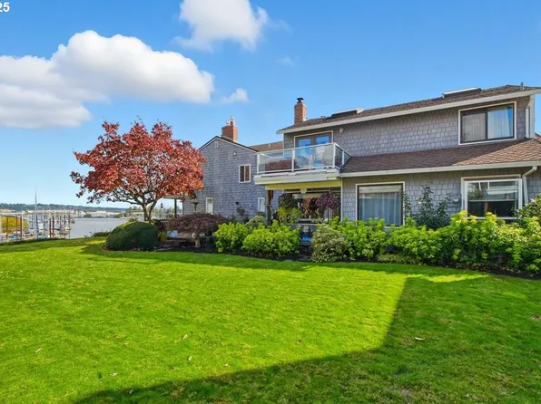 623 N Tomahawk Island Dr, Portland, OR 97217