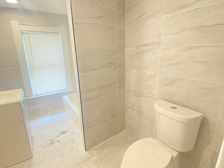 1049 King St — Photo 7