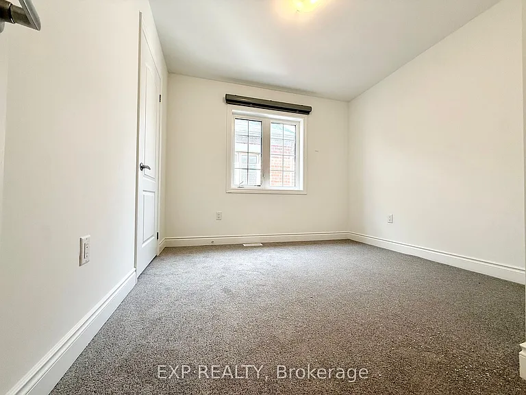 11 Franklin Ave — Photo 18