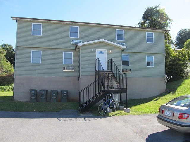 1st image of 627 W C St APT 4