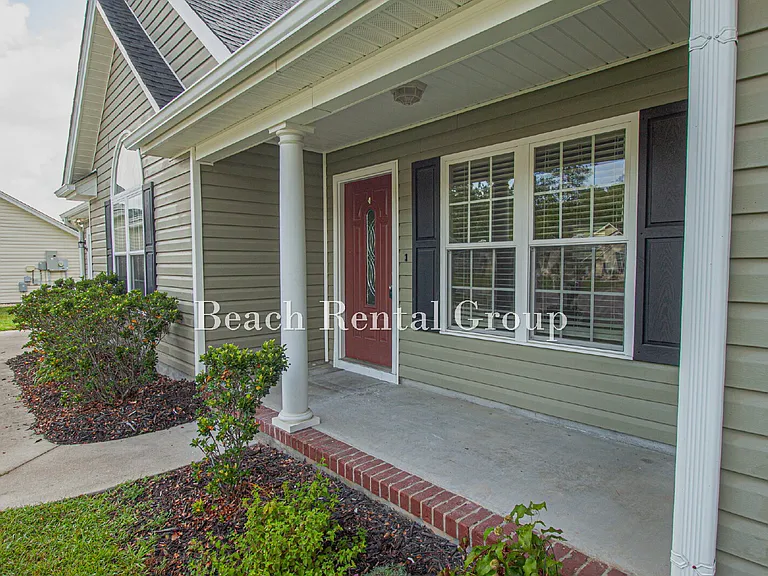 204 Macarthur Dr — Photo 3