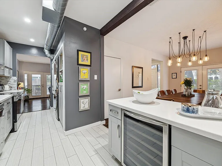 2100 Tanglewilde St #373 — Photo 7