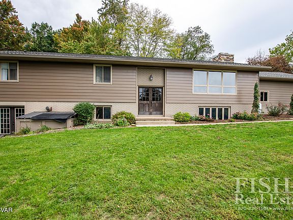 3rd image of 1321 Sand Hill Cir