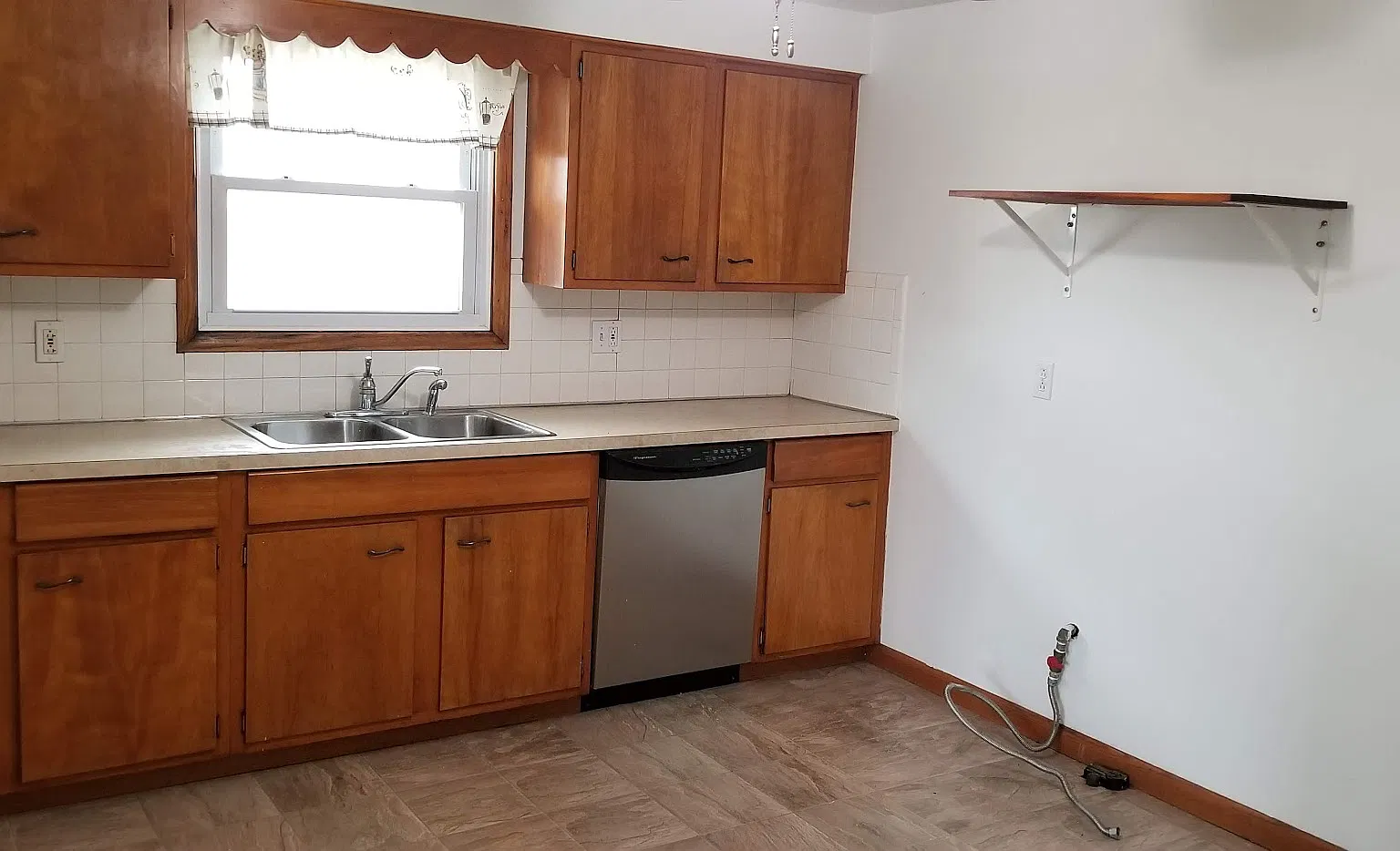 3 bed, 900 sqft, $1,500 — Photo 1