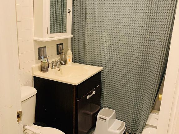 5th image of 2411 W Fitch Ave APT 2G