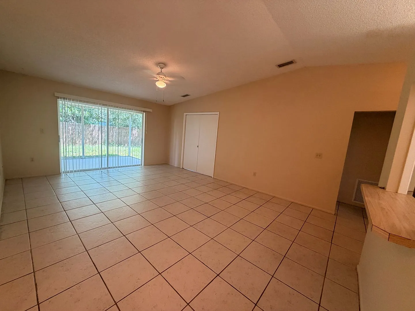 Great 3/2 Ready to rent! — Photo 2