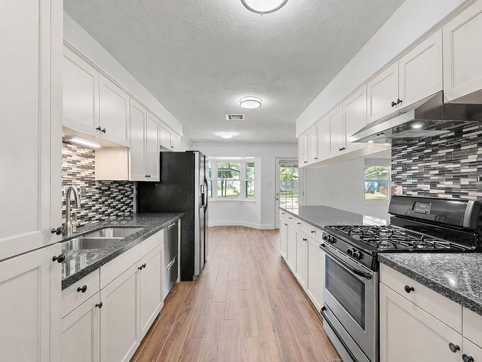 1st image of 5522 Chantilly Ln