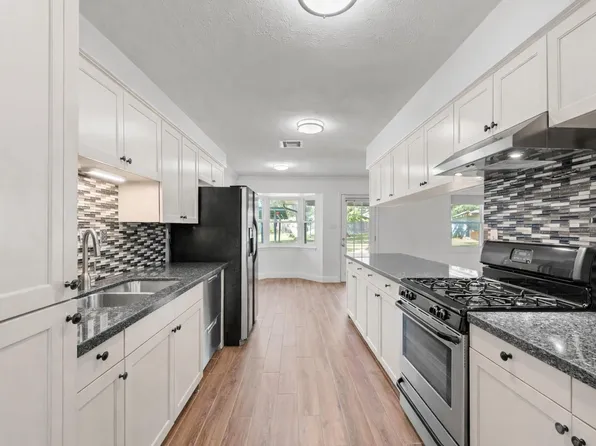 5522 Chantilly Ln, Houston, TX 77092