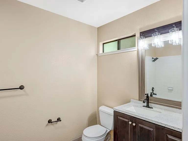 The Gables Apartments — Photo 11