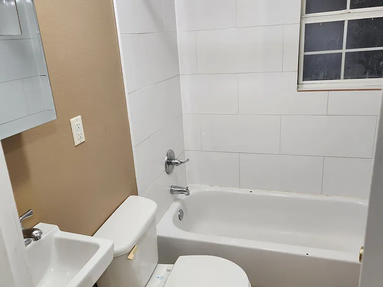 3333 Mandeville St — Photo 2