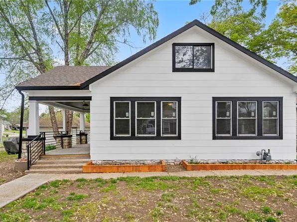 1408 Spruce St, Leavenworth, KS 66048