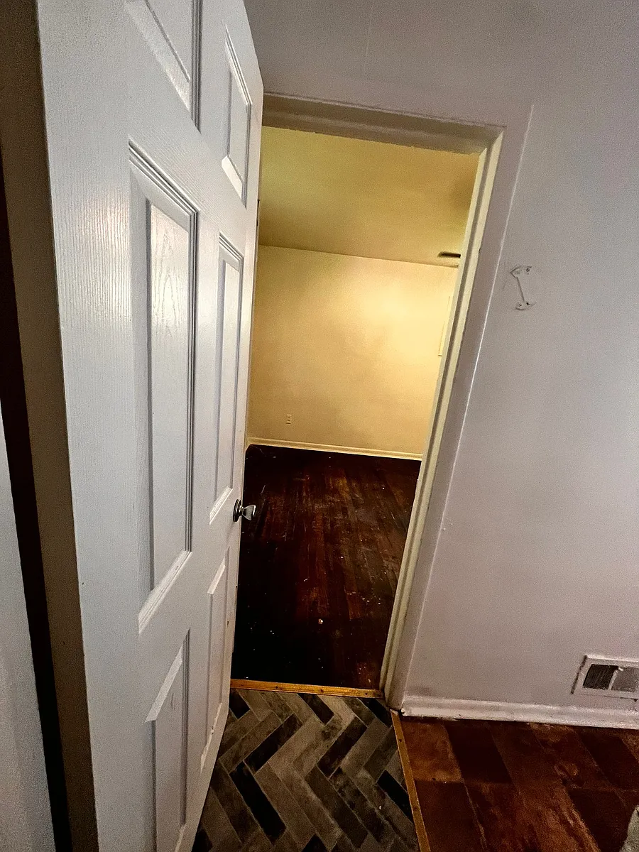 Building Photo - 128 Clinton Springs Ave #2