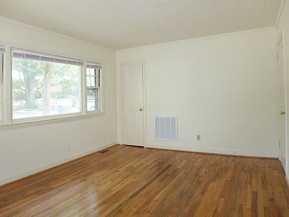 4th image of 111 Isley St