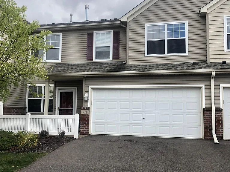 9124 Holly Ln N — Photo 2