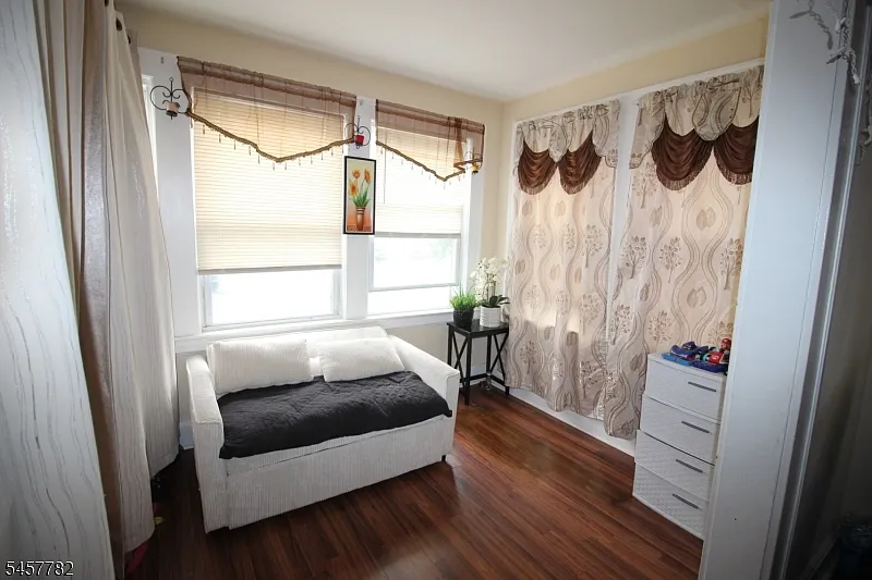 2 bed, 1.0 bath, $2,400 — Photo 2