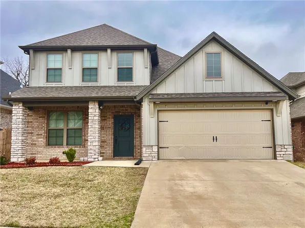 2166 N Woodlark Ln, Fayetteville, AR 72704