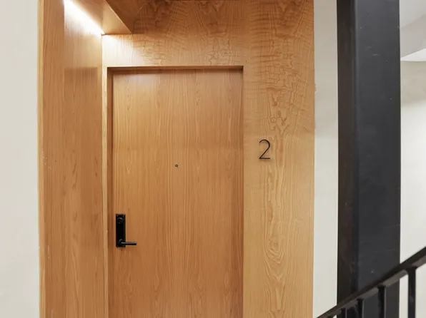 19 North Henry Street image 24 of 28