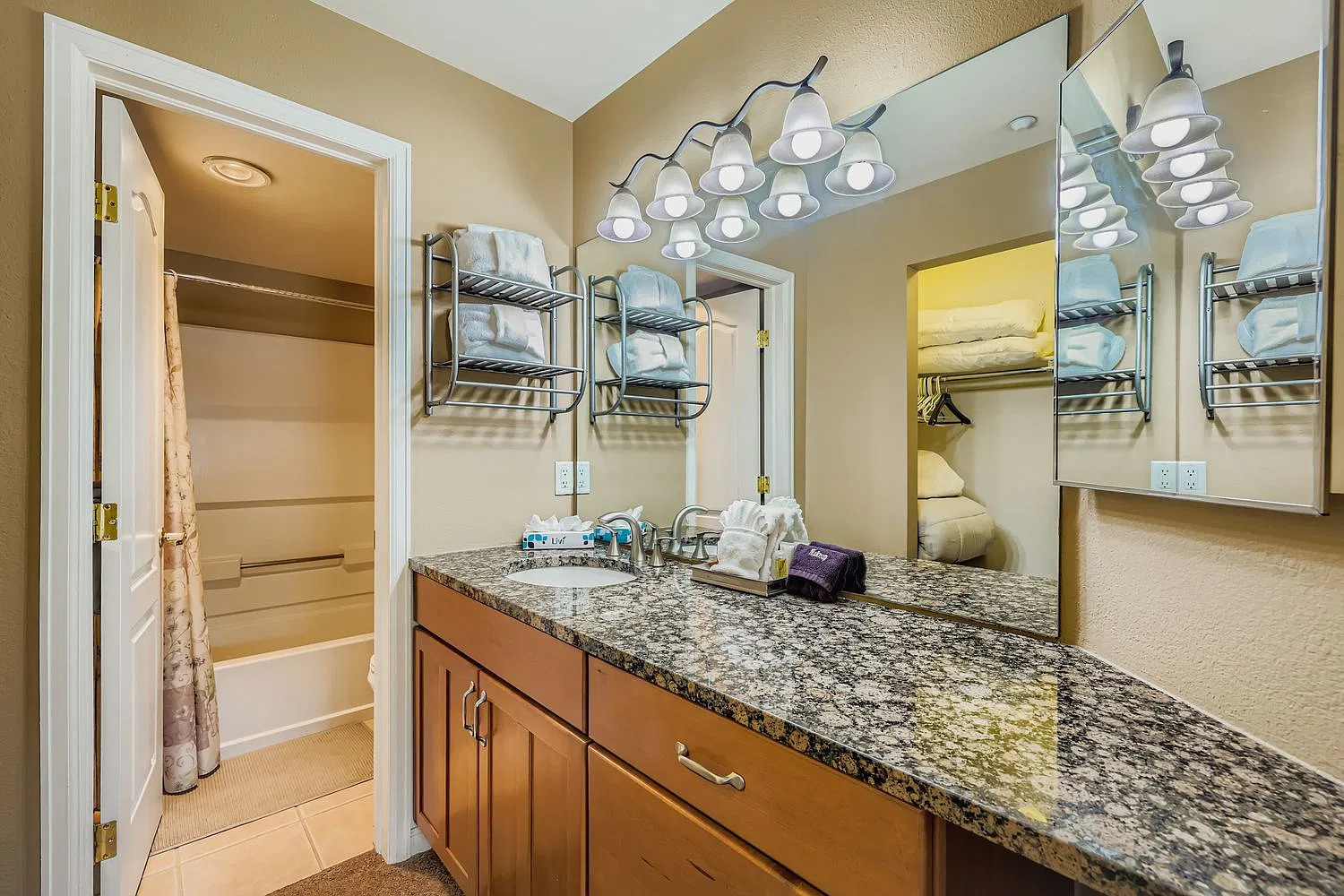 2 bed, 930 sqft, $3,000 — Photo 4