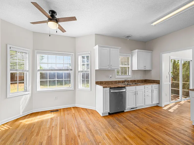 217 Derby Downs Dr — Photo 11