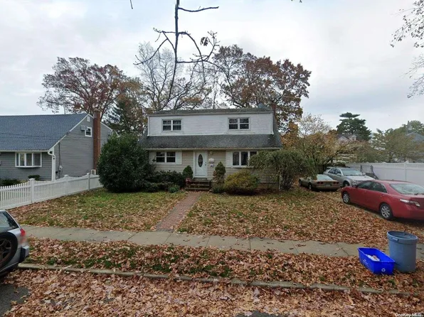 7 Mcclellan Place, Roosevelt, NY 11575