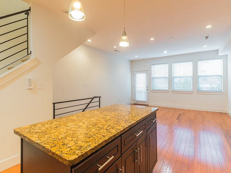 1535 Ogden St — Photo 7