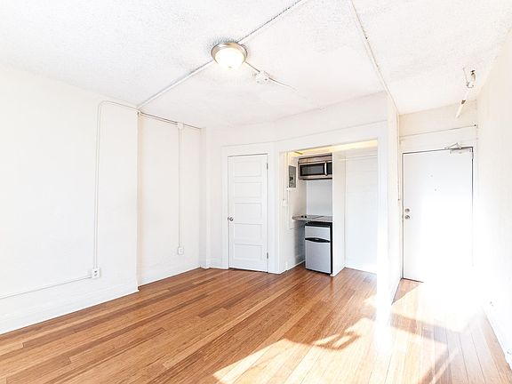 2nd image of 916 Georgia St APT 303