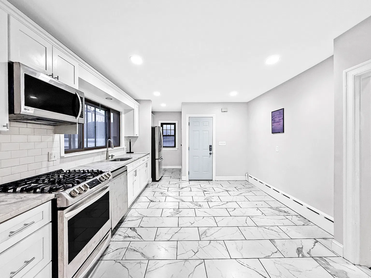 3 bed, 1000 sqft, $3,100 — Photo 3