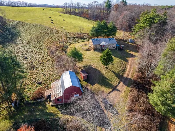 1886 Fireside Dr, Laurel Fork, VA 24352