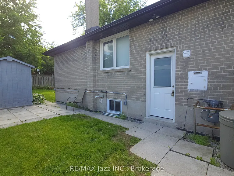 127 Lupin Dr #BASEMENT — Photo 18
