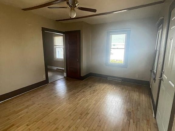 3rd image of 134 Gruenwald Ave
