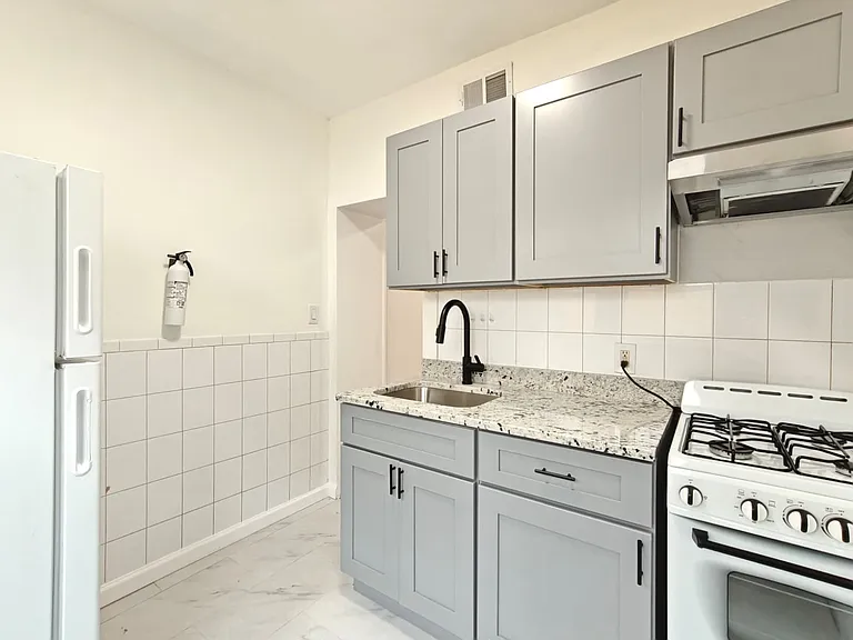 2406 E Harold St #2 — Photo 3