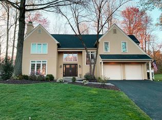 9111 Meadowcreek Ln, Lorton, VA 22079
