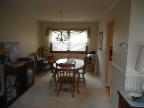 3rd image of 996 Concord Dr