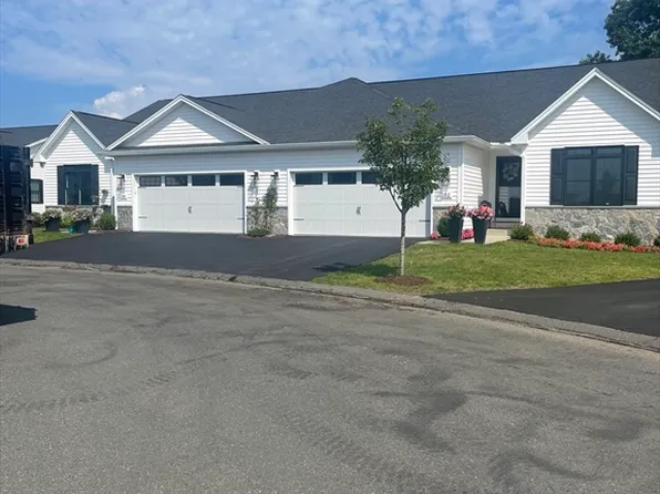 121 Villa Dr #41, Feeding Hills, MA 01030